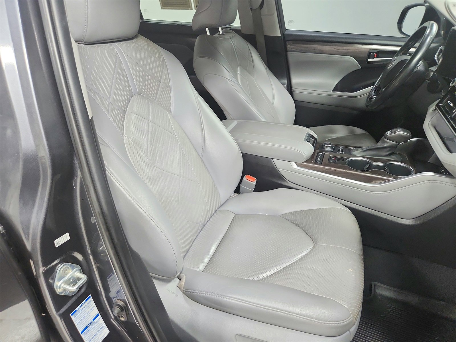 Used 2020 Toyota Highlander Platinum image 39