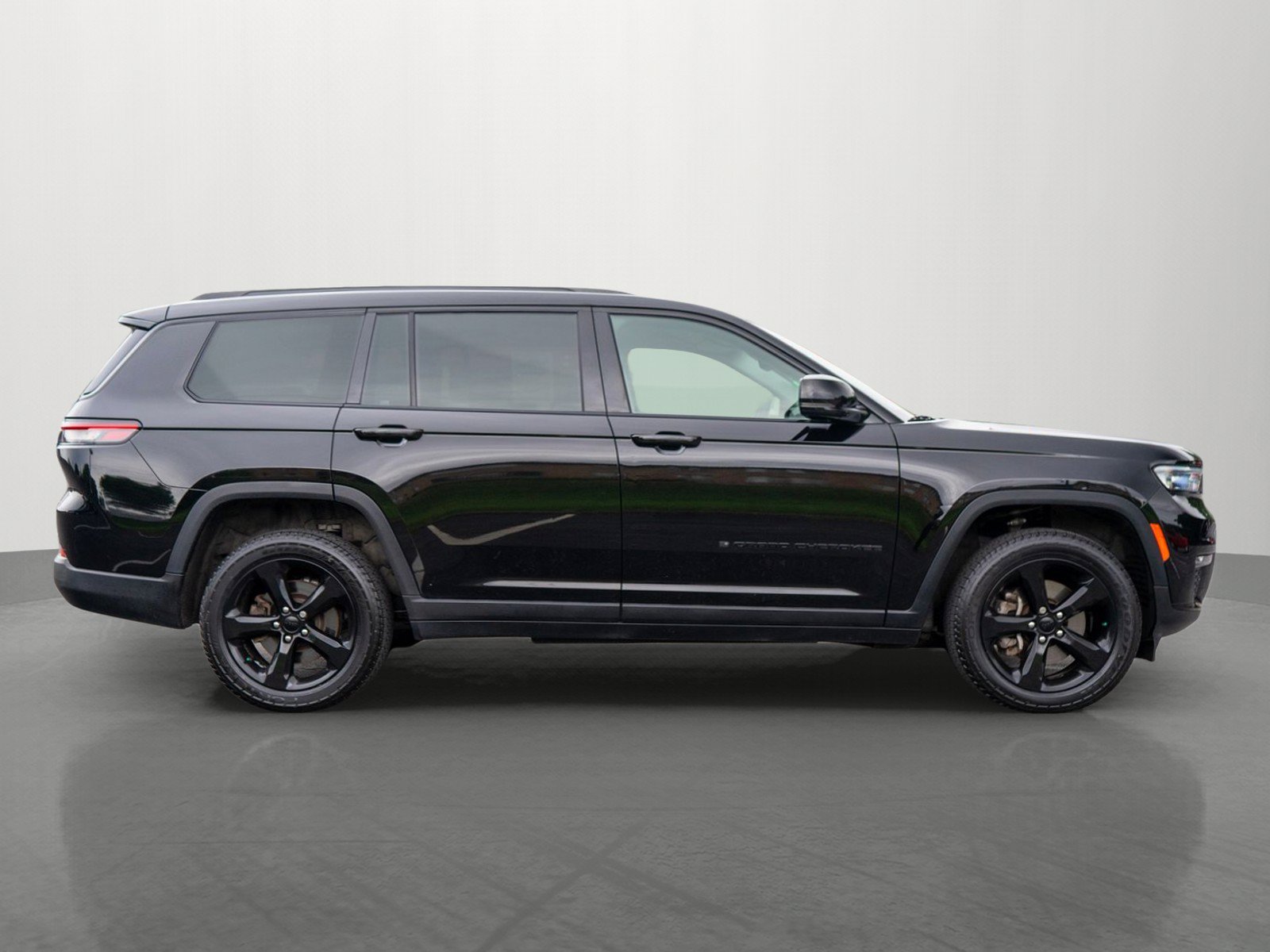 Used 2023 Jeep Grand Cherokee L Limited w/ Black Appearance Package AWD/4WD image 8