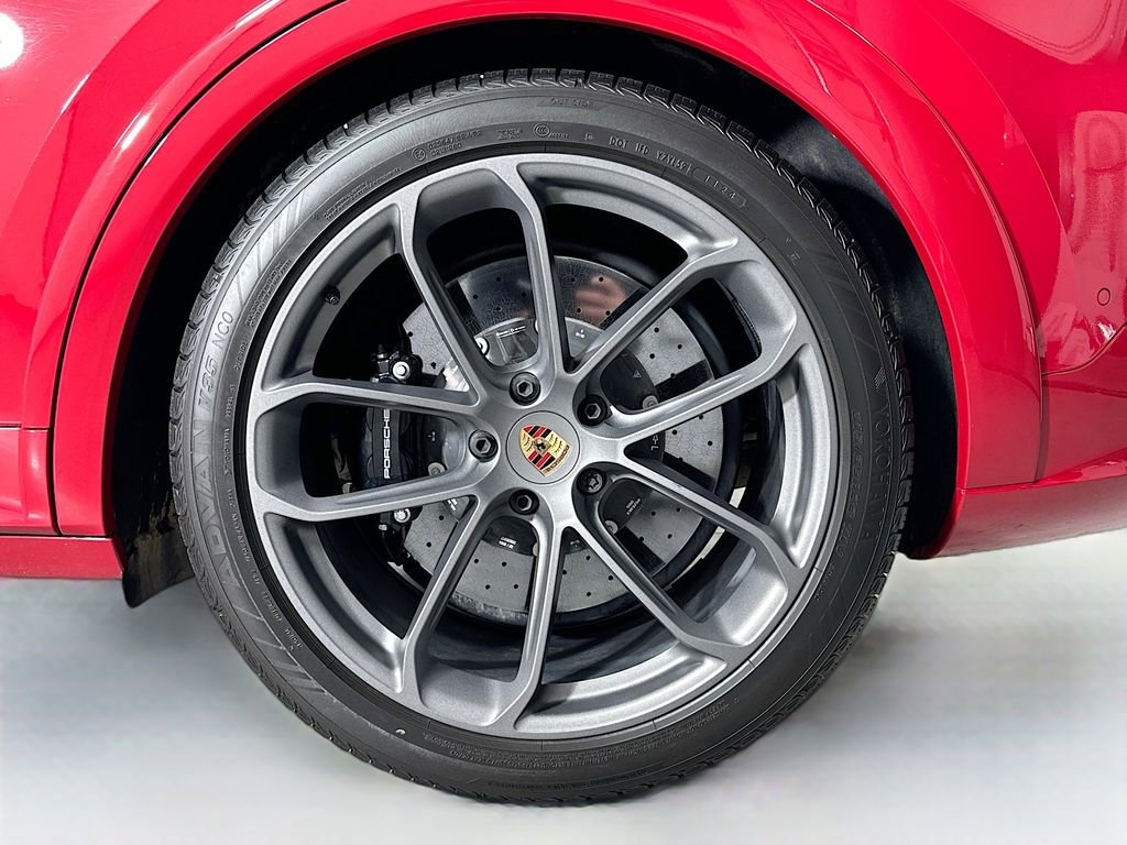New 2025 Porsche Cayenne GTS image 32