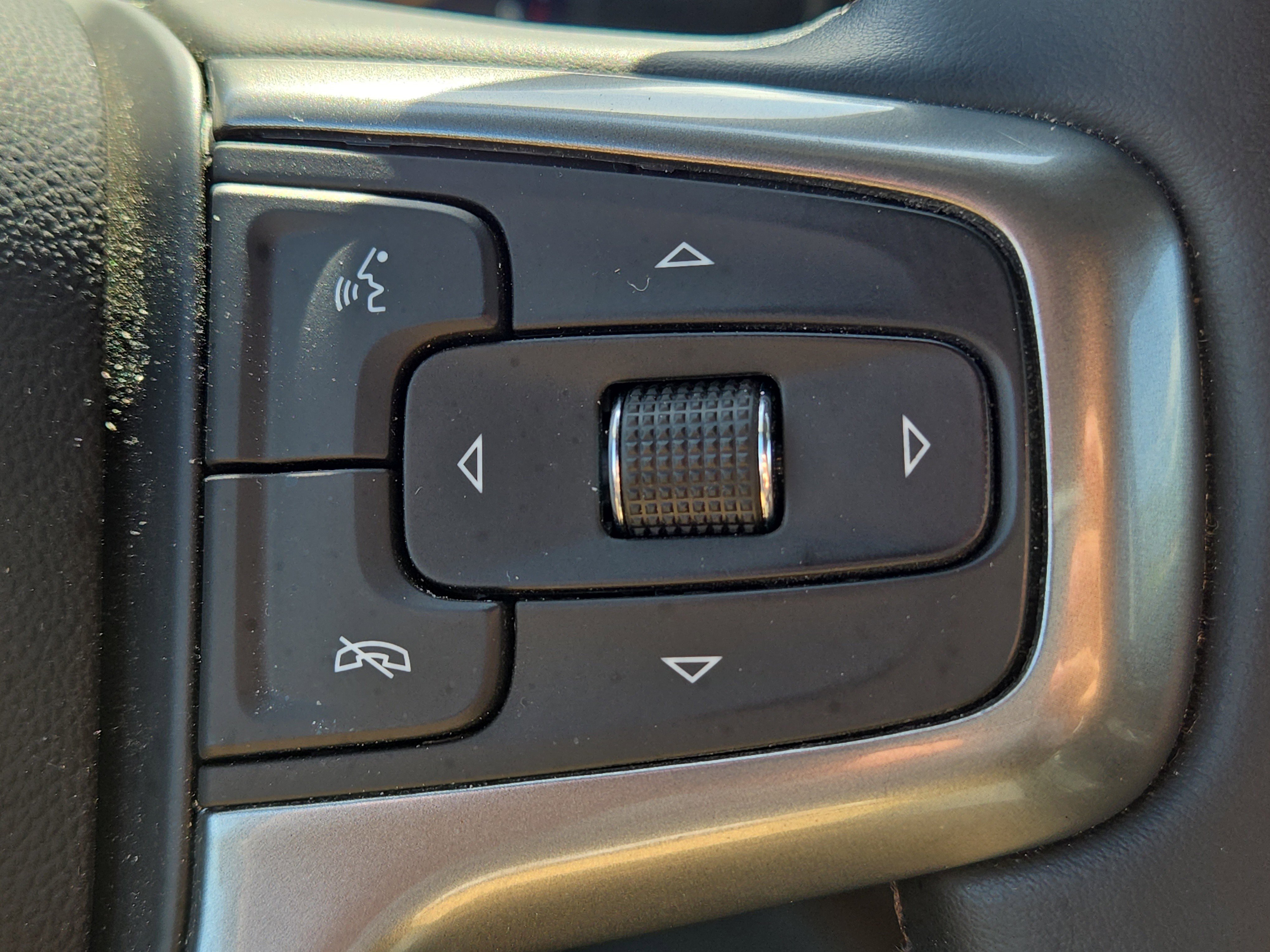 Used 2023 Chevrolet Silverado 1500 LT image 24