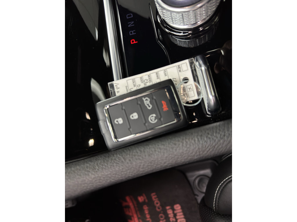 Used 2023 Jeep Grand Cherokee Overland w/ Adv Protech Group III AWD/4WD image 17