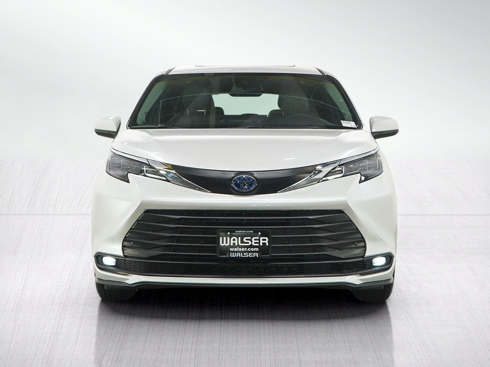 Used 2025 Toyota Sienna XLE w/ XLE Plus Package AWD/4WD image 8
