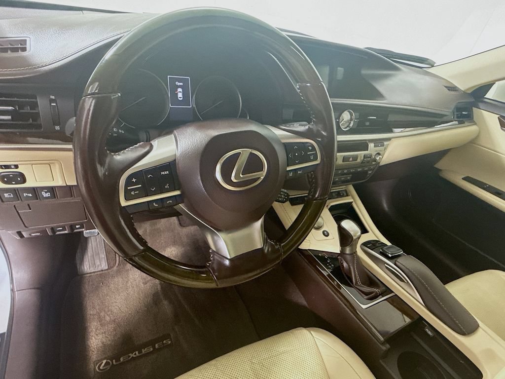 Used 2016 Lexus ES 350 w/ Luxury Package w/Wood Trim FWD image 12