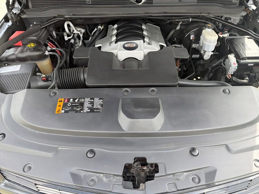 Used 2020 Cadillac Escalade Luxury w/ Escalade Sport Edition image 25