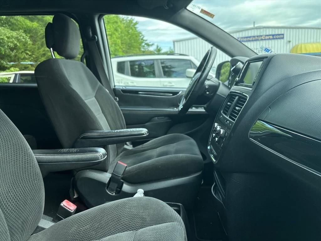 Used 2017 Dodge Grand Caravan SE FWD image 15