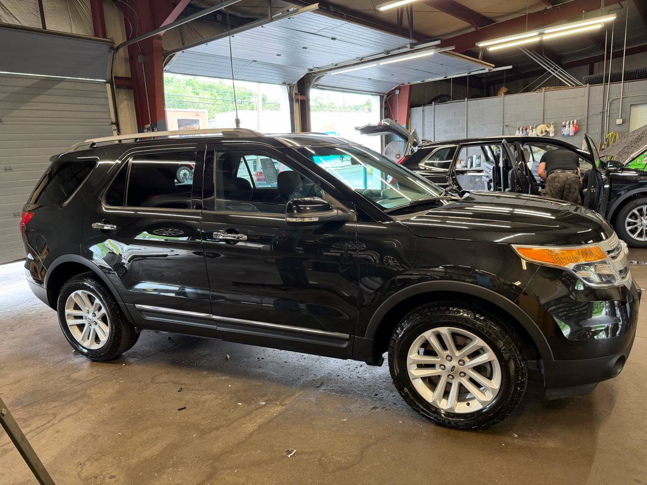 Used 2015 Ford Explorer XLT AWD/4WD image 4