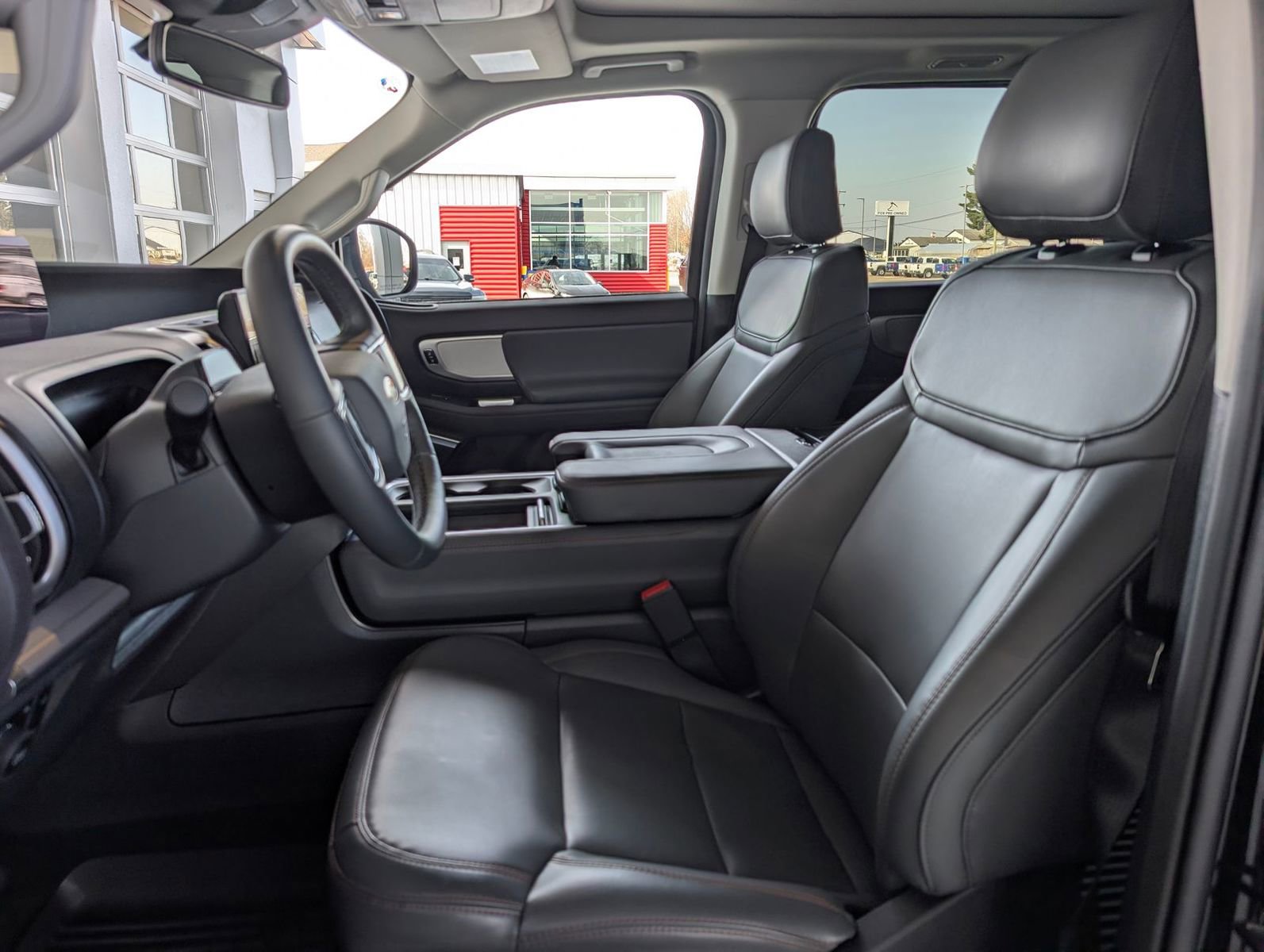 Used 2025 Ford Expedition Active image 10