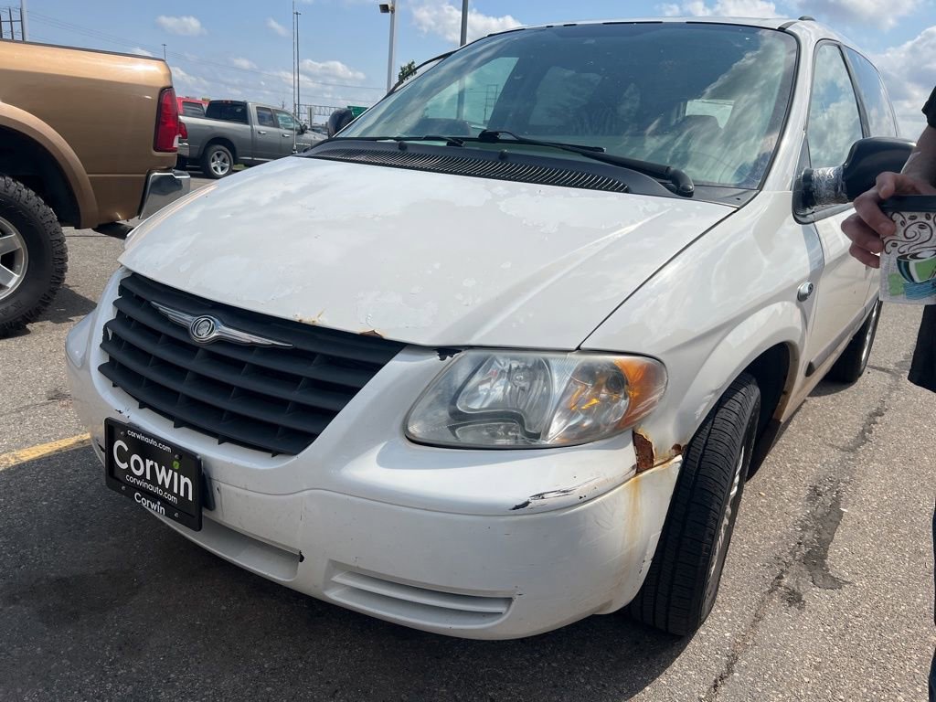 Used 2006 Chrysler Town & Country w/ Popular Equipment Group I FWD image 28