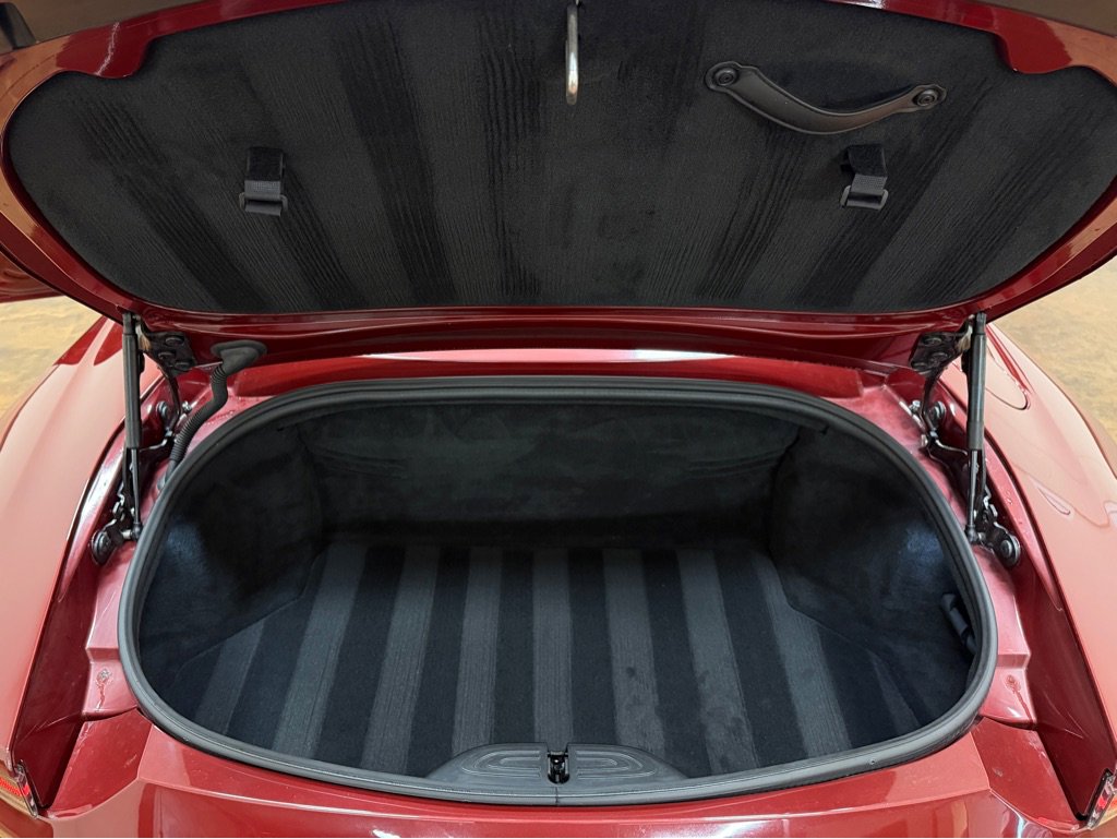 Used 2021 Aston Martin V8 Vantage Roadster image 24