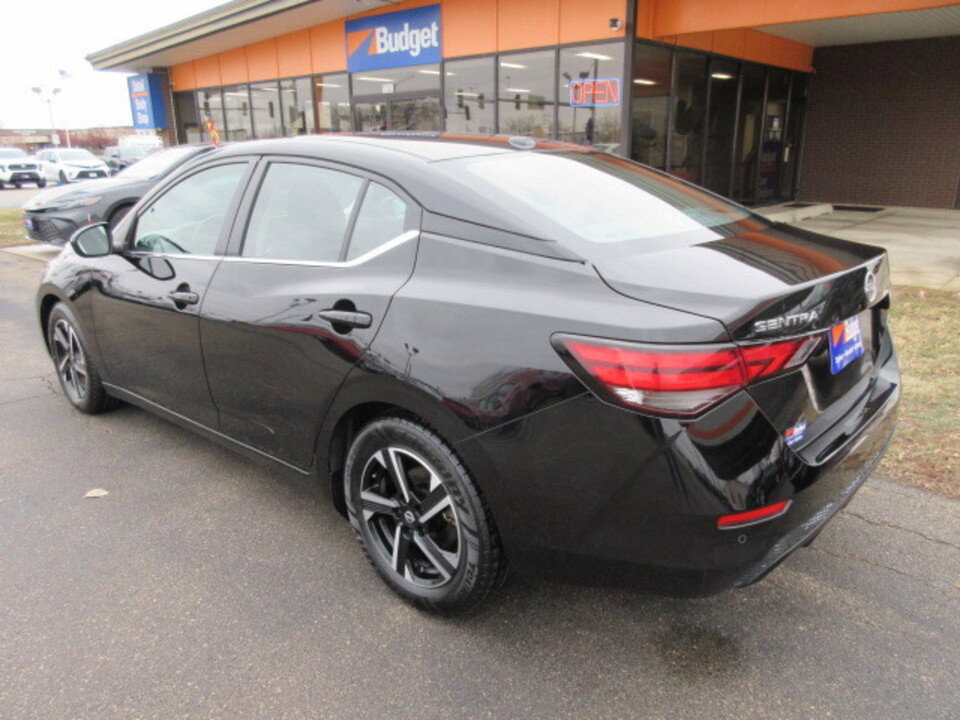 Used 2024 Nissan Sentra SV image 3
