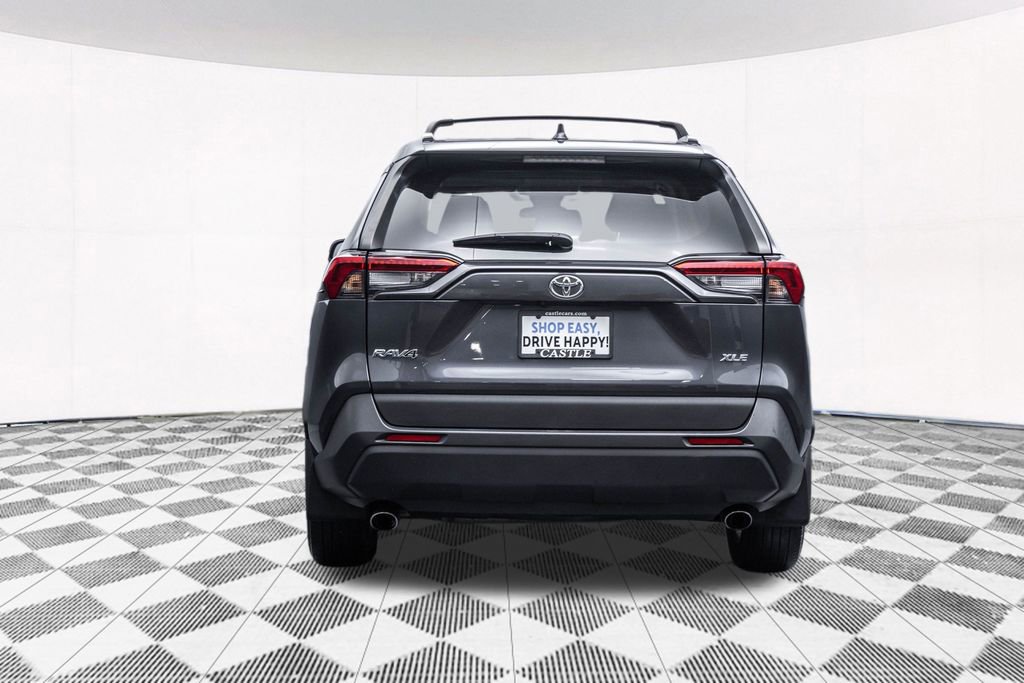Used 2019 Toyota RAV4 XLE w/ Convenience Package image 8