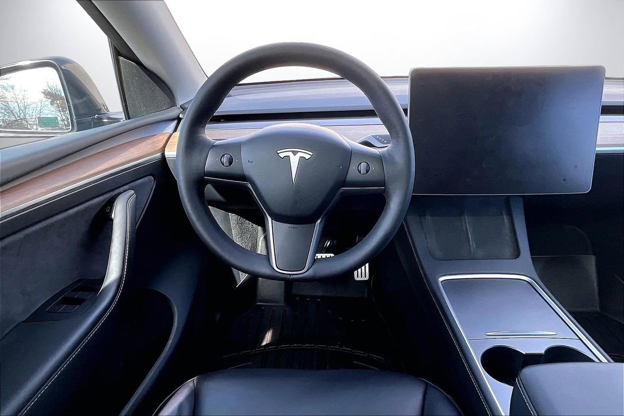 Used 2024 Tesla Model Y Performance image 12