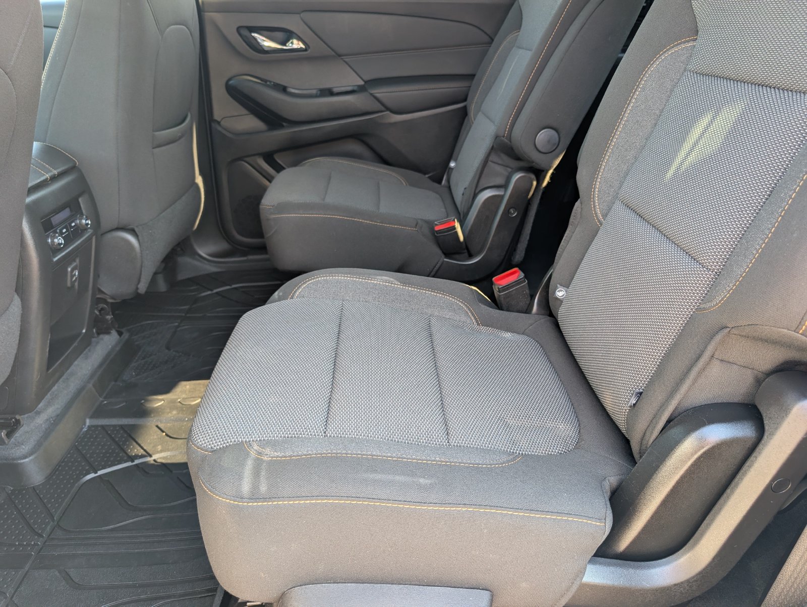 Used 2020 Chevrolet Traverse LT w/ LPO, Blackout Package AWD/4WD image 15