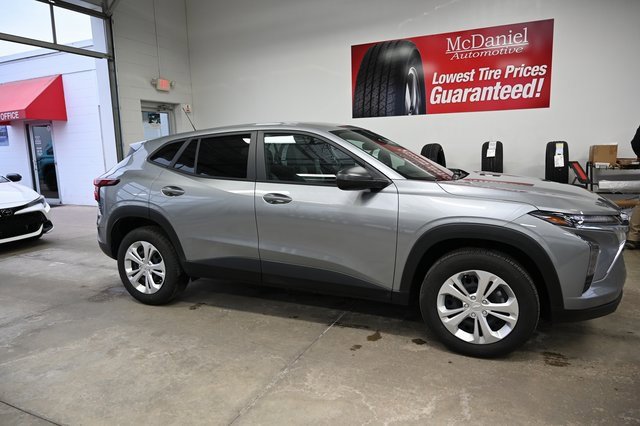 Used 2024 Chevrolet Trax LS image 4