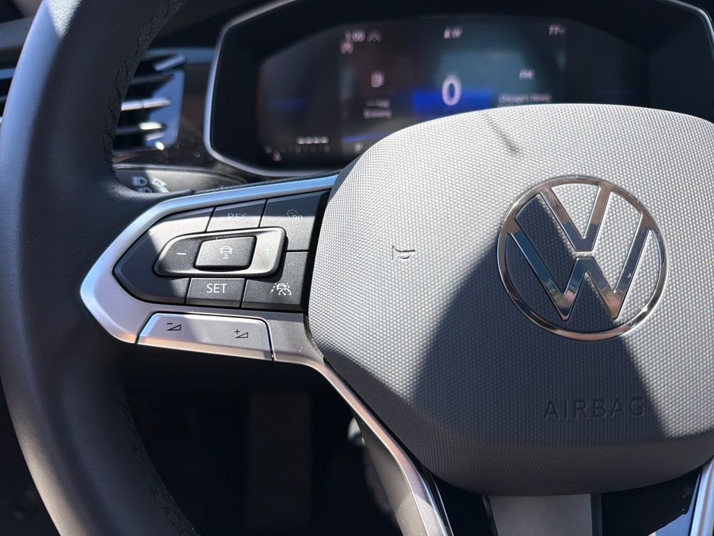 Certified 2025 Volkswagen Jetta SE FWD image 13