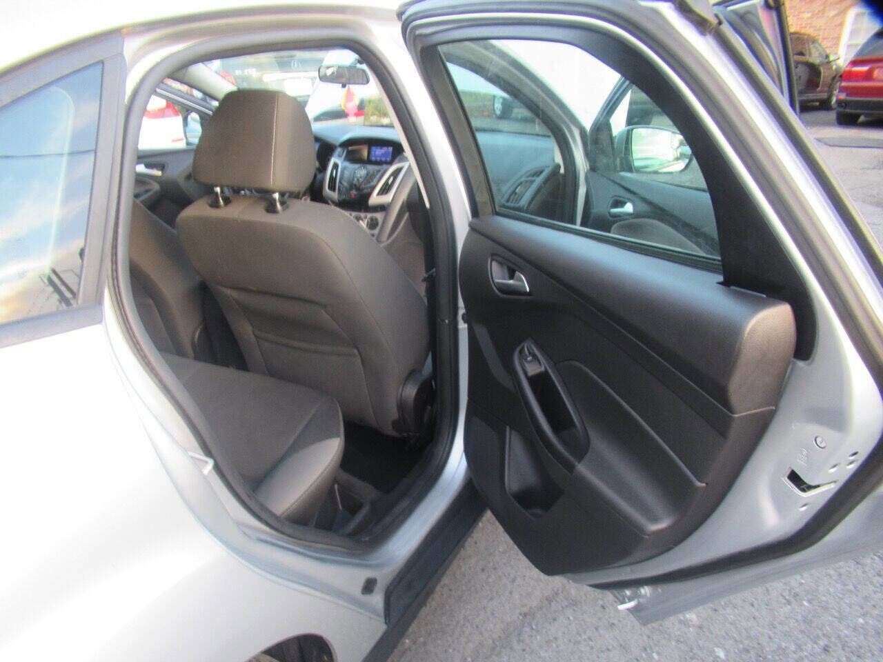 Used 2014 Ford Focus SE image 28