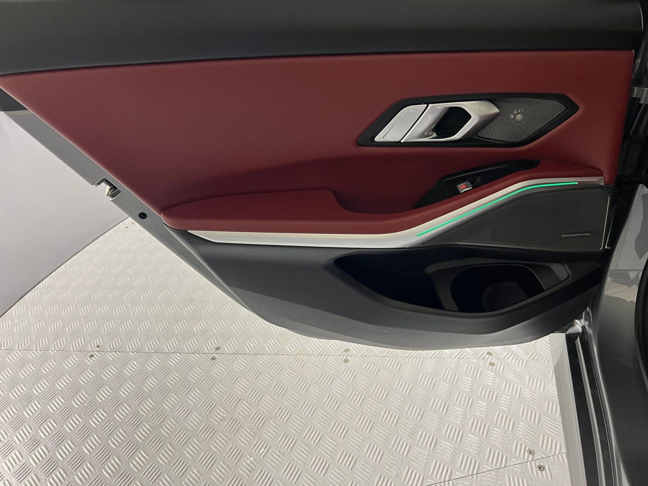 Used 2025 BMW 330i xDrive Sedan w/ M Sport Package AWD/4WD image 31