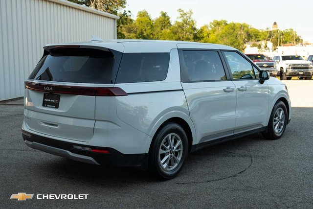 Used 2024 Kia Carnival LX image 6