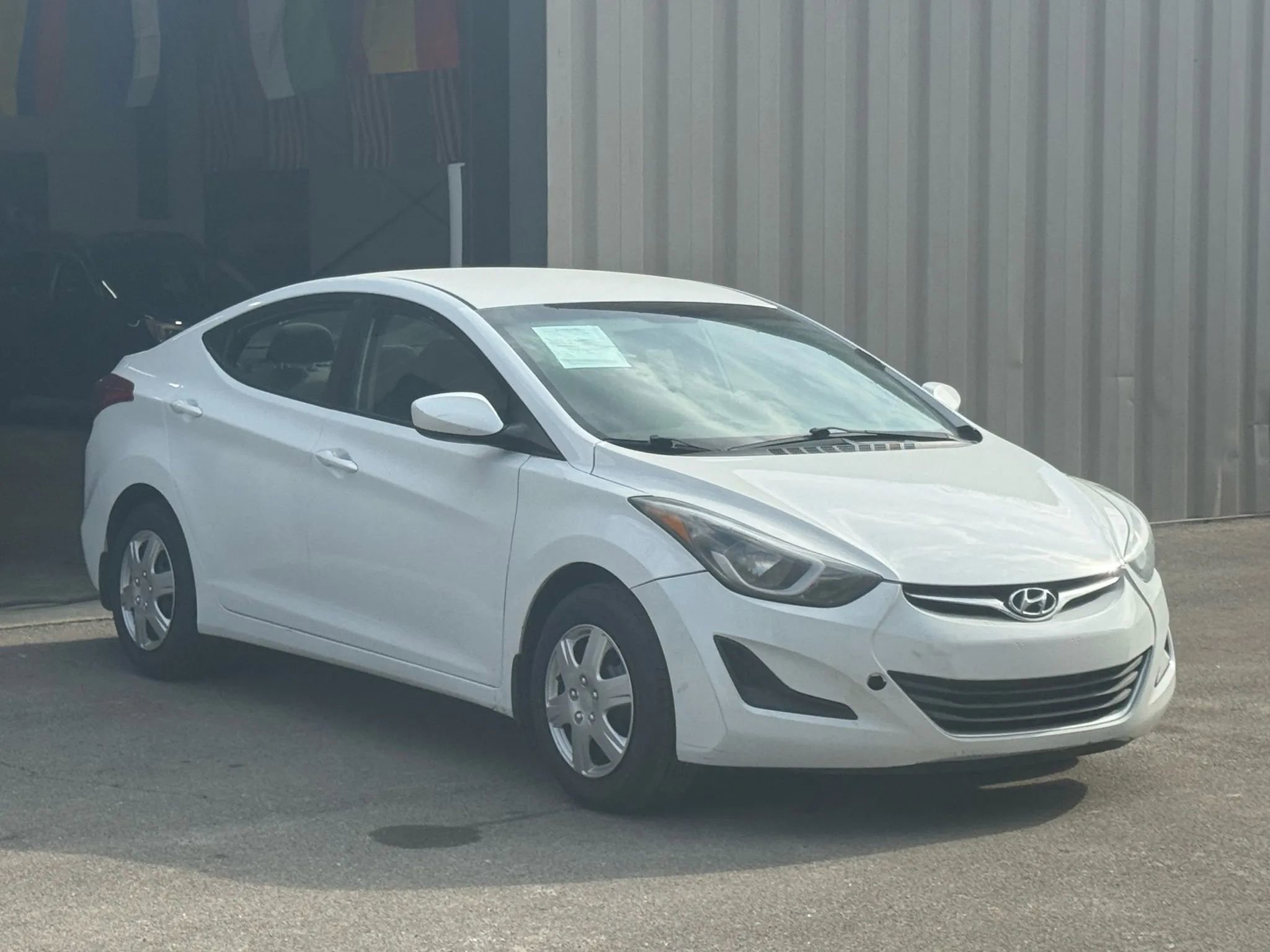 Used 2016 Hyundai Elantra SE image 1