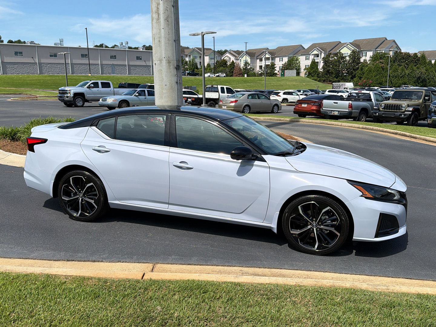 New 2026 Nissan Altima 2.5 SR w/ SR Premium Package FWD image 7