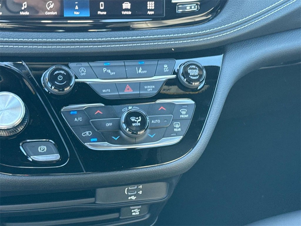 New 2026 Chrysler Pacifica Select image 16