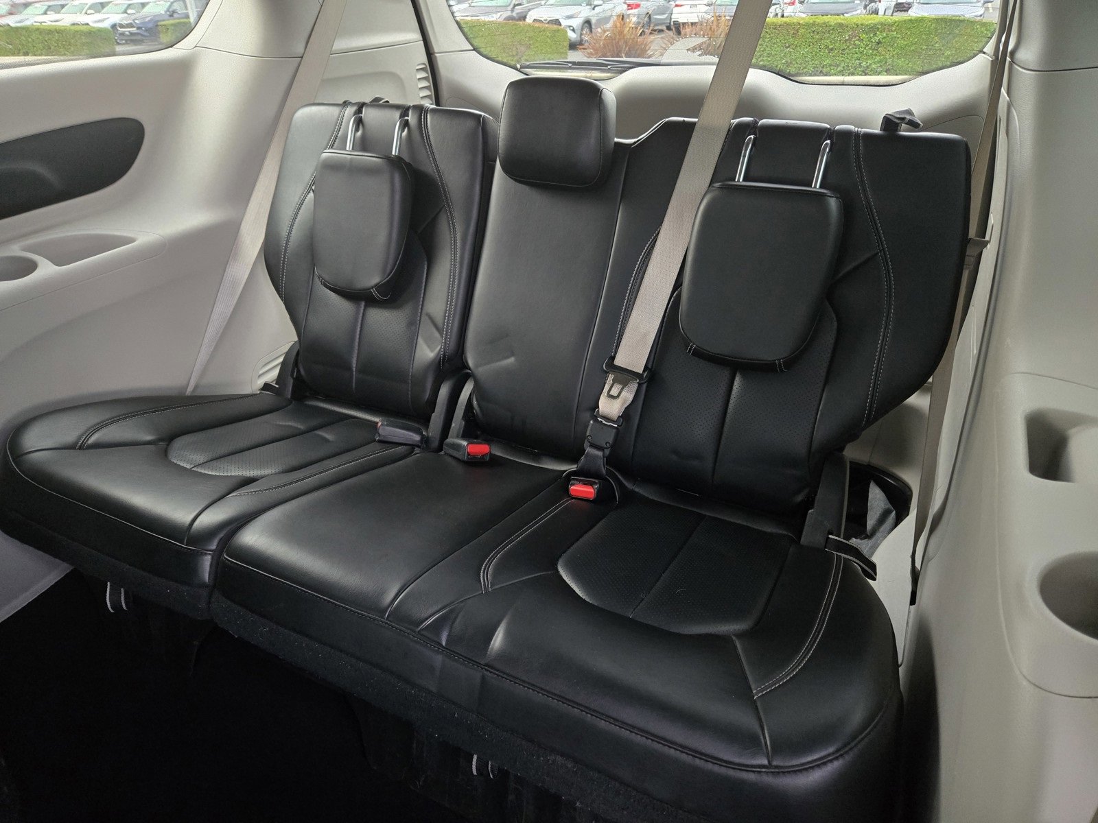 Used 2023 Chrysler Pacifica Touring-L image 24