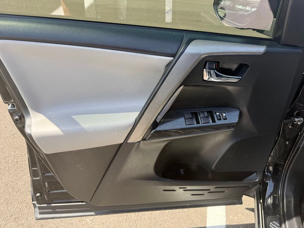Used 2018 Toyota RAV4 Adventure AWD/4WD image 11