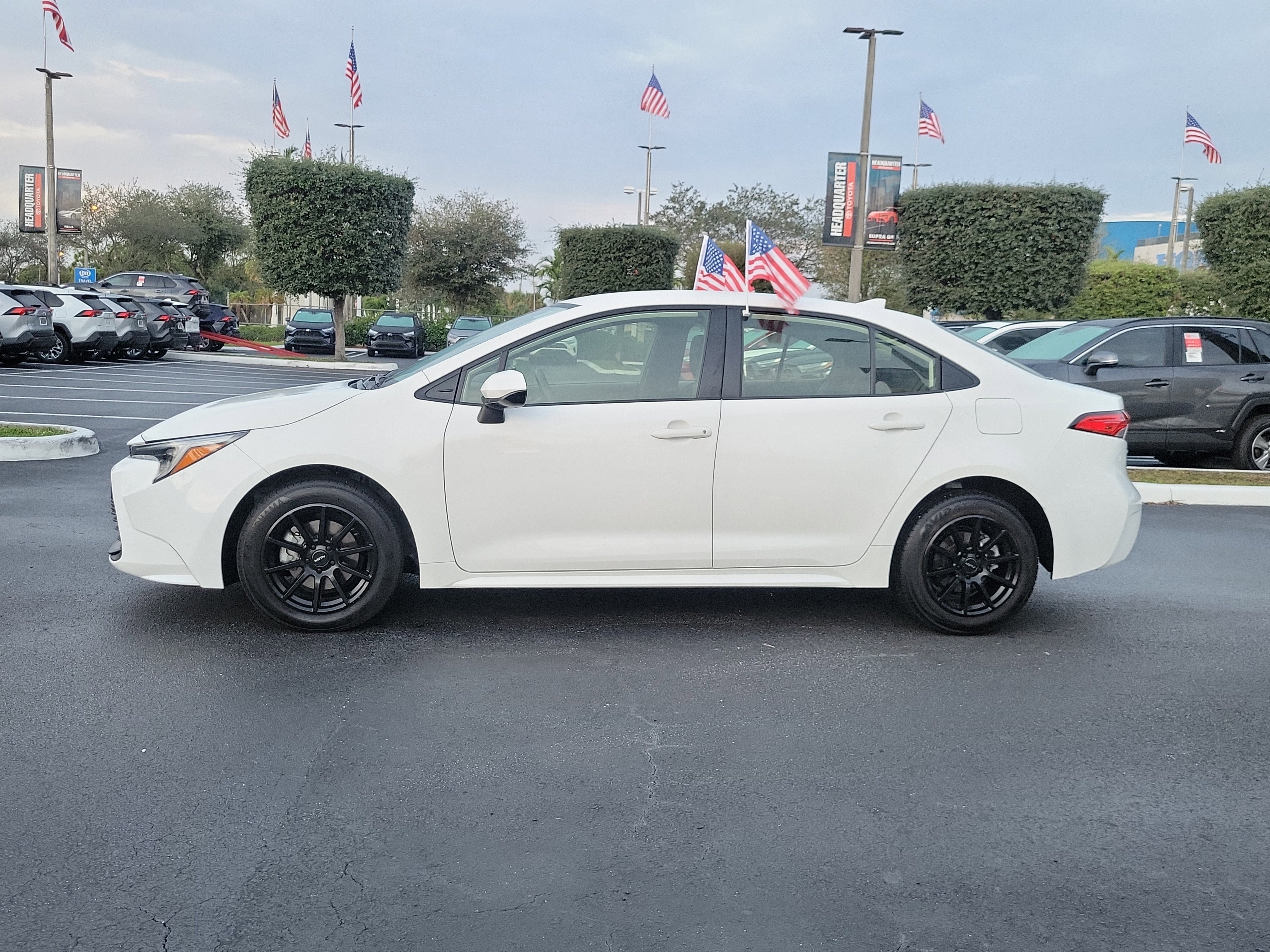 Used 2023 Toyota Corolla SE image 7