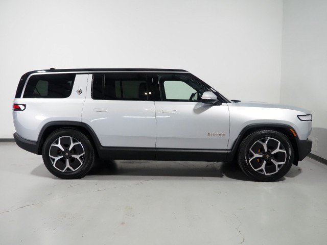 Used 2024 Rivian R1S AWD Adventure image 6