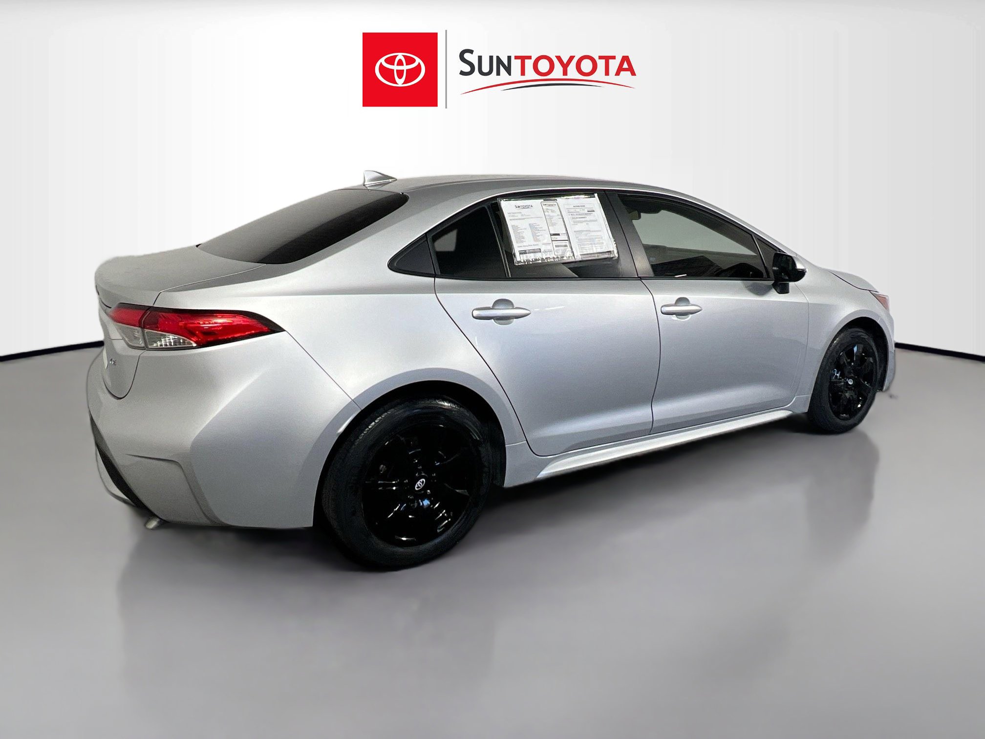 Used 2022 Toyota Corolla LE image 4