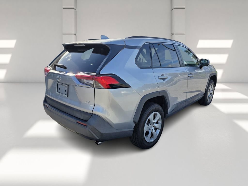 Used 2021 Toyota RAV4 LE image 4
