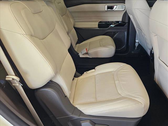 Used 2024 Ford Explorer Platinum w/ Technology Package AWD/4WD image 23