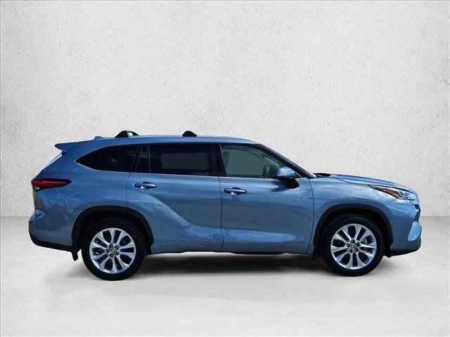 Used 2023 Toyota Highlander Limited FWD image 4