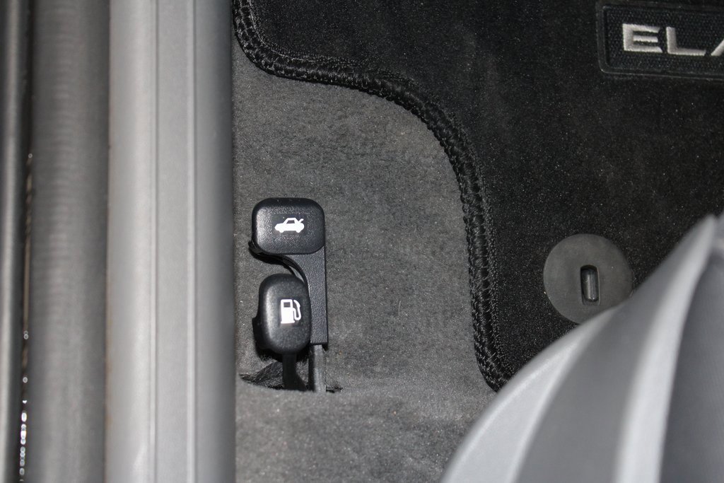 Used 2025 Hyundai Elantra Sport image 14