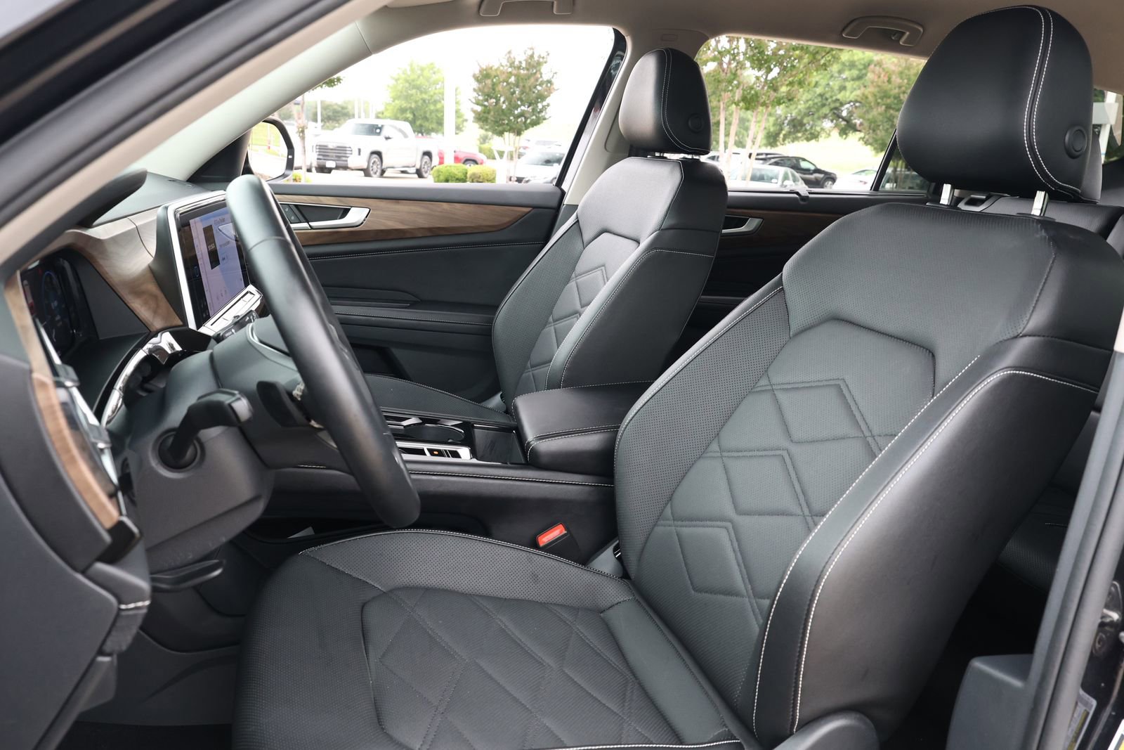 Used 2025 Volkswagen Atlas SE FWD image 28