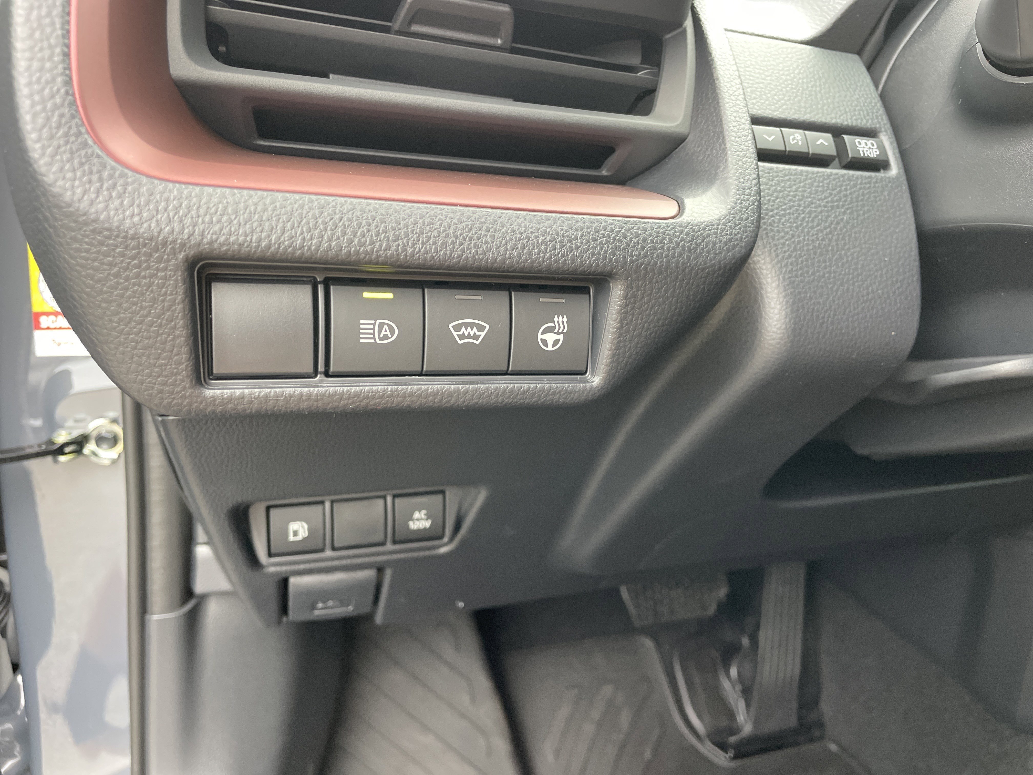 New 2026 Toyota Prius Plug-In Hybrid FWD image 10