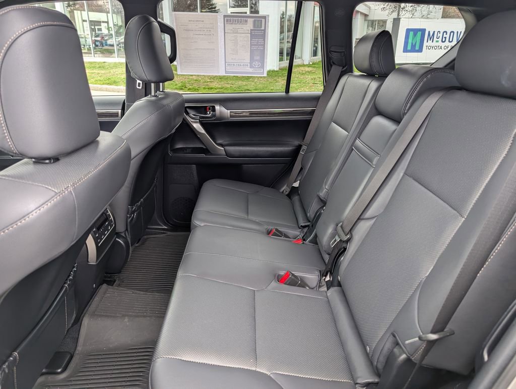 Used 2023 Lexus GX 460 Premium w/ Premium Package image 23