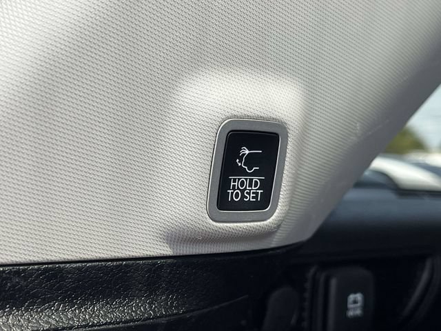Used 2023 Jeep Grand Cherokee Limited AWD/4WD image 22