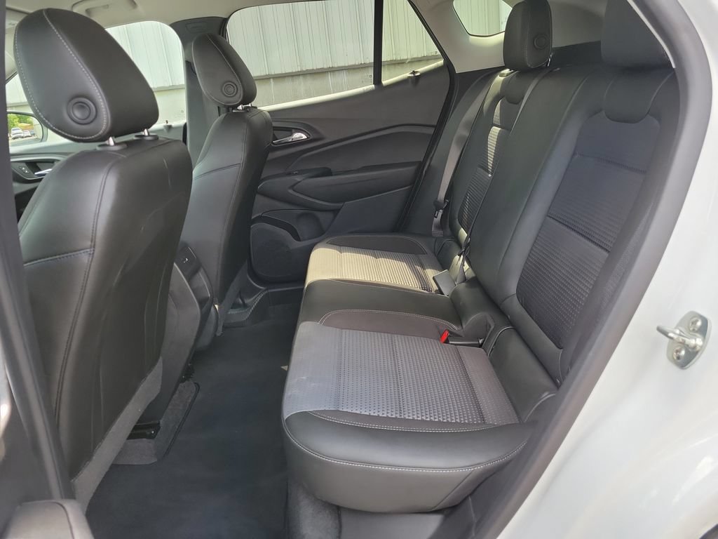 Used 2025 Chevrolet Trax LT FWD image 16