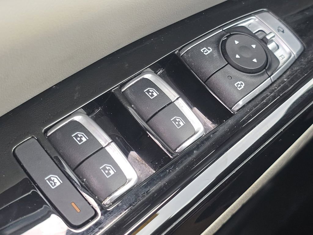 Used 2024 Kia Carnival FWD image 24