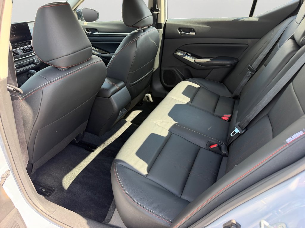 Used 2024 Nissan Altima 2.5 SR w/ SR Premium Package FWD image 12