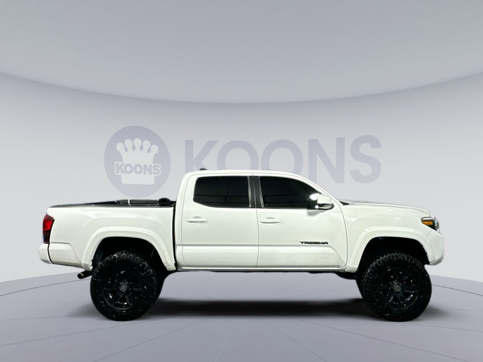 Used 2020 Toyota Tacoma SR5 image 8