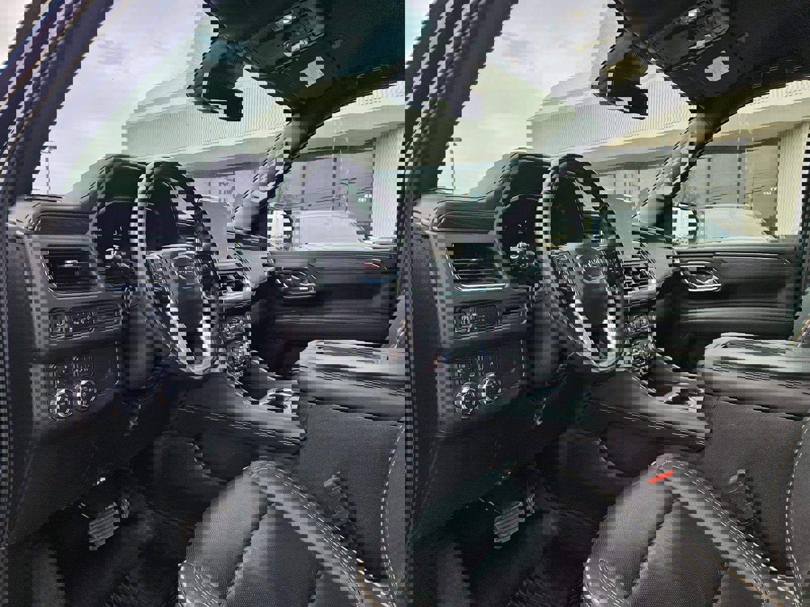 Used 2024 GMC Yukon SLT image 10