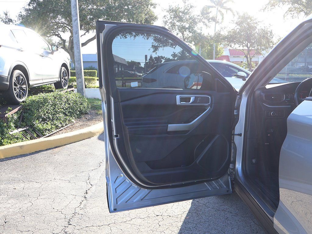 Used 2023 Ford Explorer XLT w/ Equipment Group 202A RWD image 21