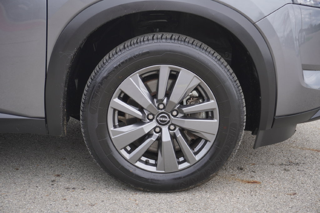 Used 2025 Nissan Pathfinder SV AWD/4WD image 13