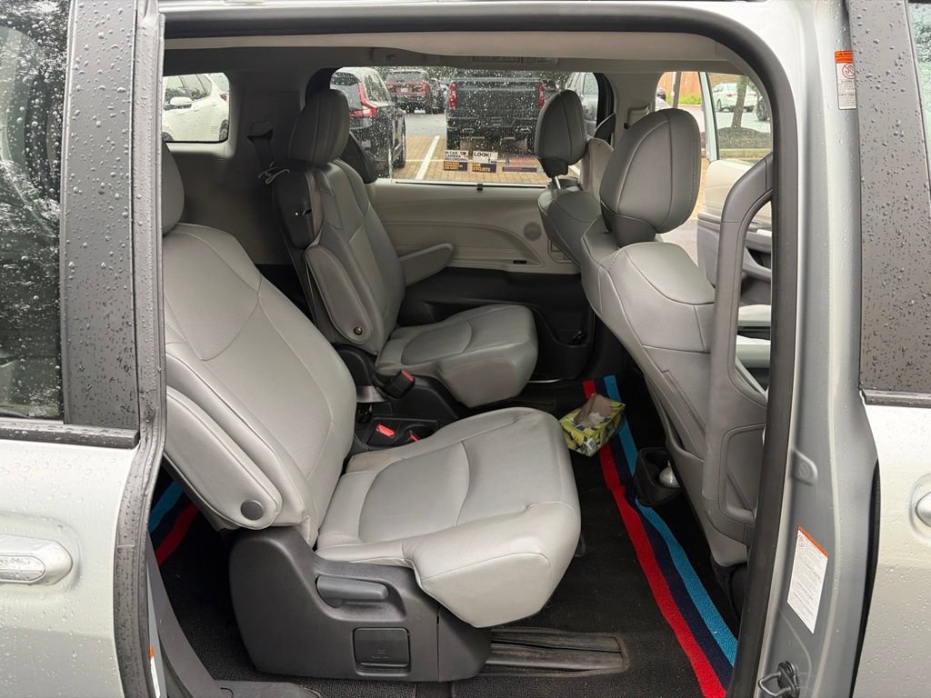 Used 2023 Toyota Sienna XLE FWD image 21