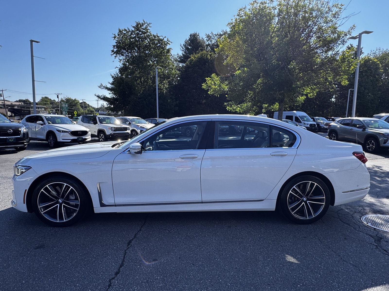 Used 2022 BMW 750i xDrive w/ Executive Package AWD/4WD image 4