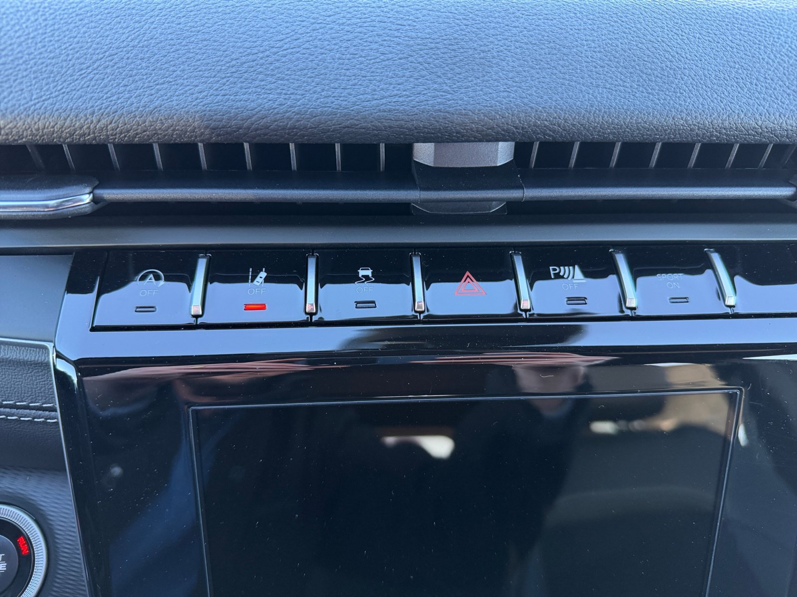 New 2025 Jeep Grand Cherokee L Altitude AWD/4WD image 30