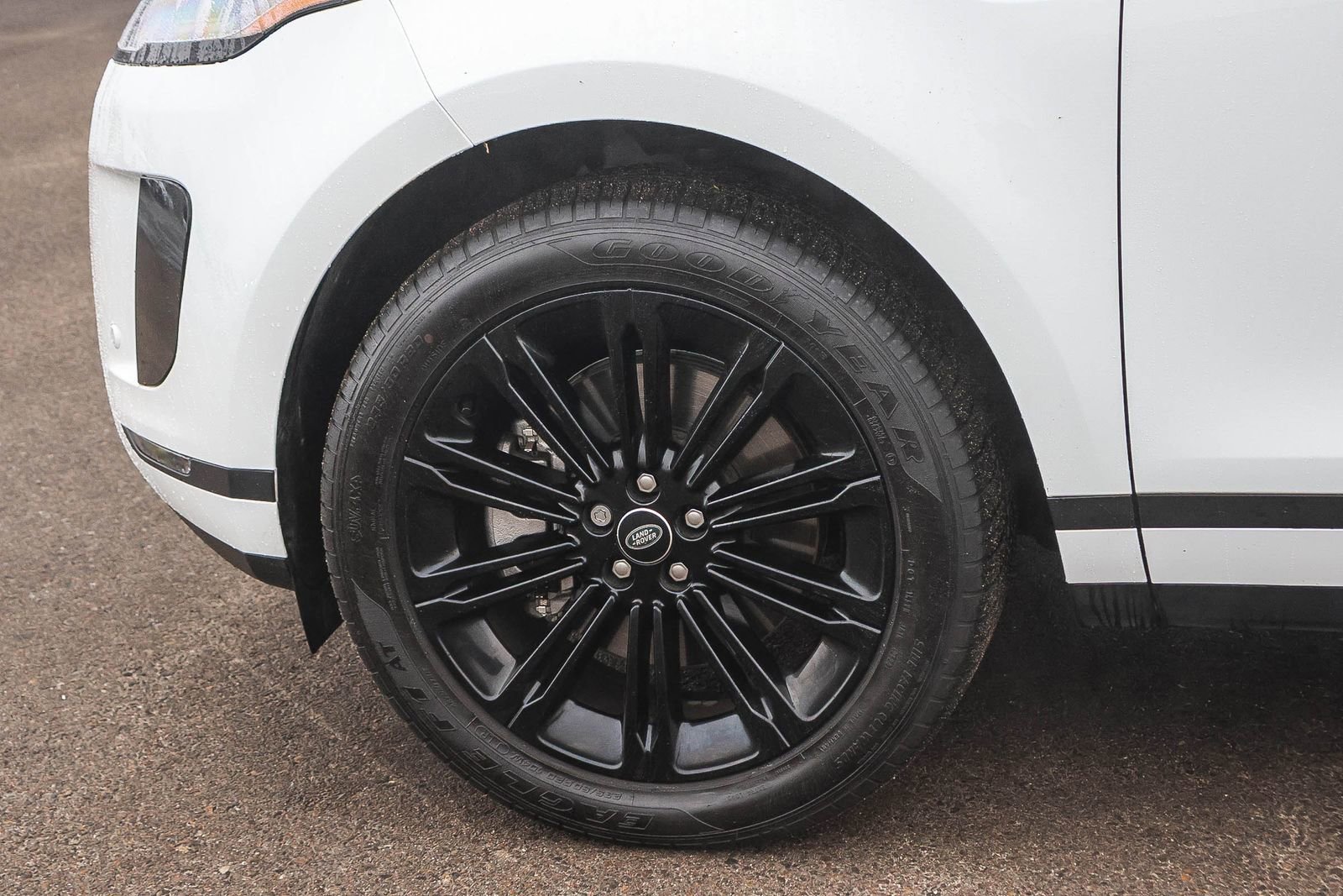 Used 2025 Land Rover Range Rover Evoque S image 9