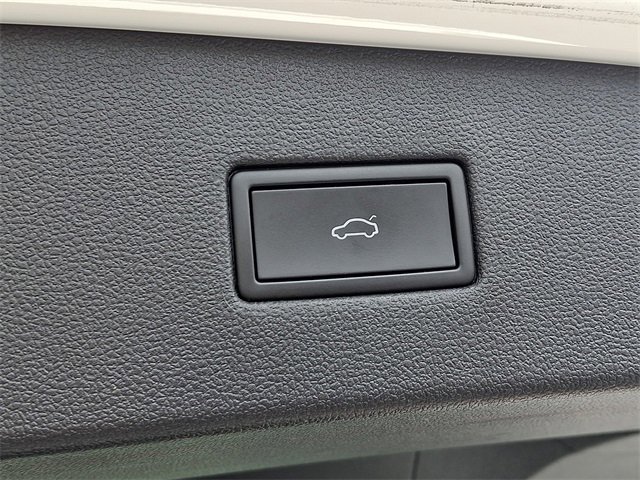 Used 2022 Volkswagen Tiguan SE image 31